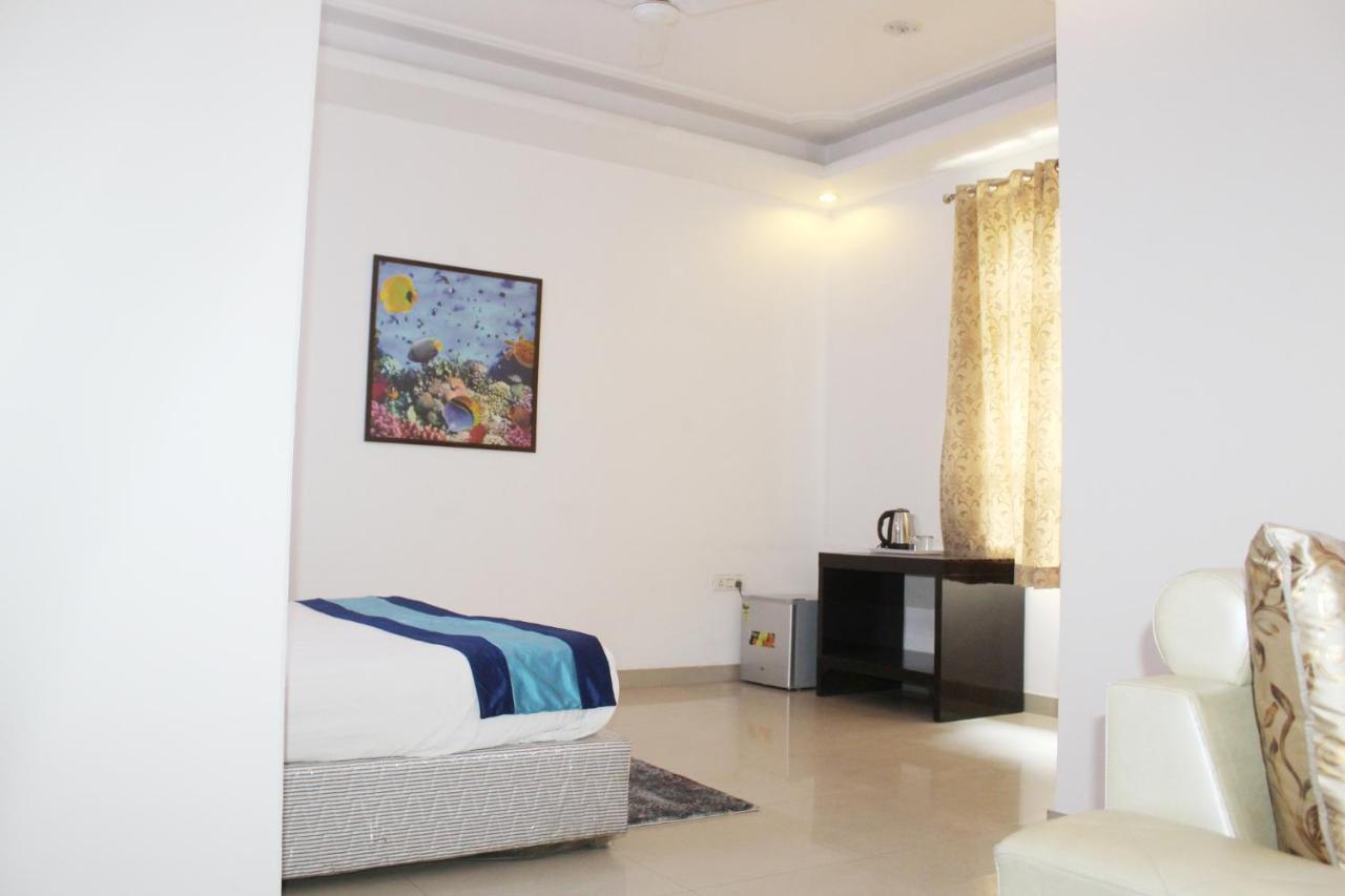 Hotel Trio Residency Near Noida City Center Exterior photo